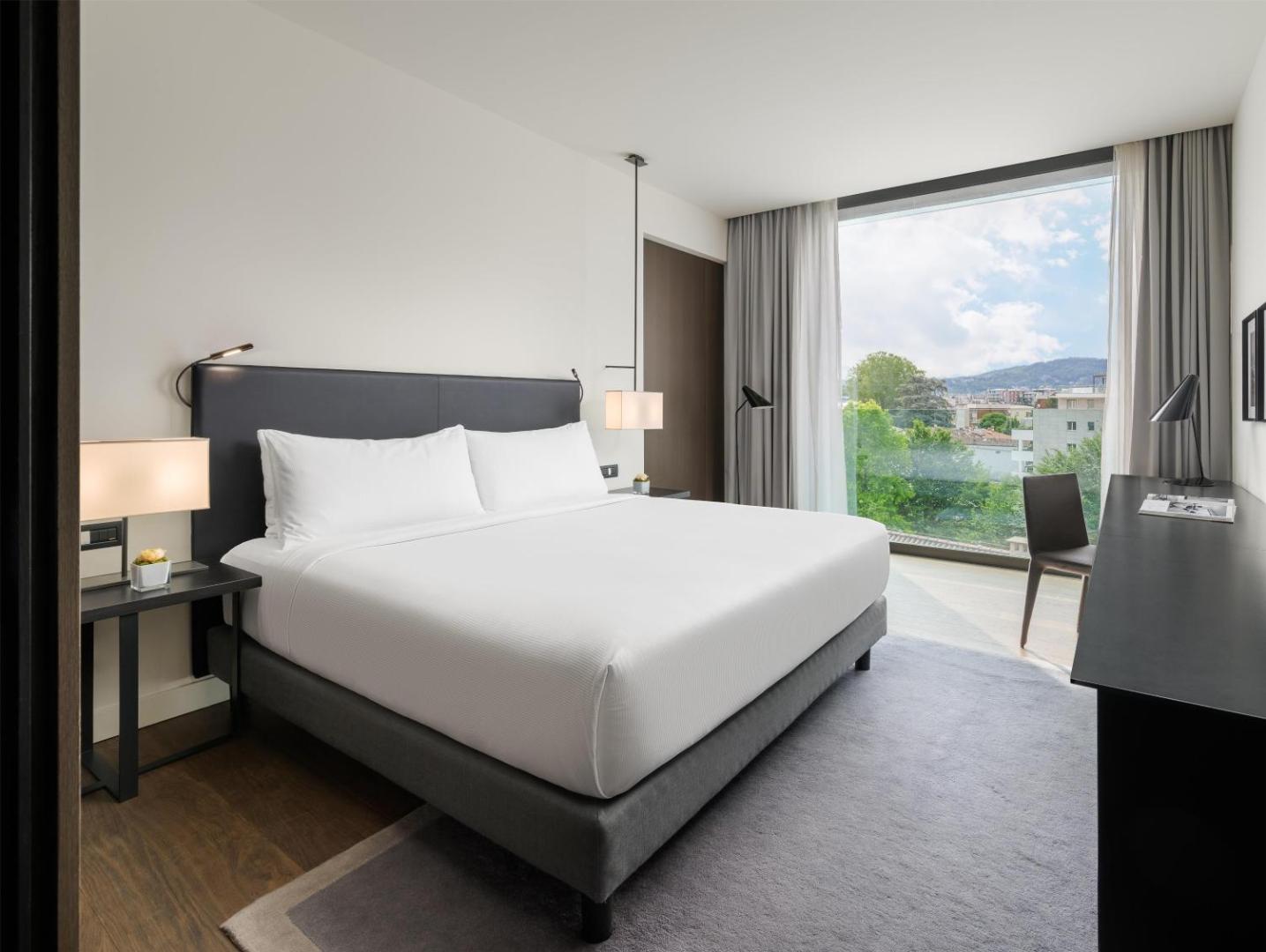 Hilton Lake Como, rooms