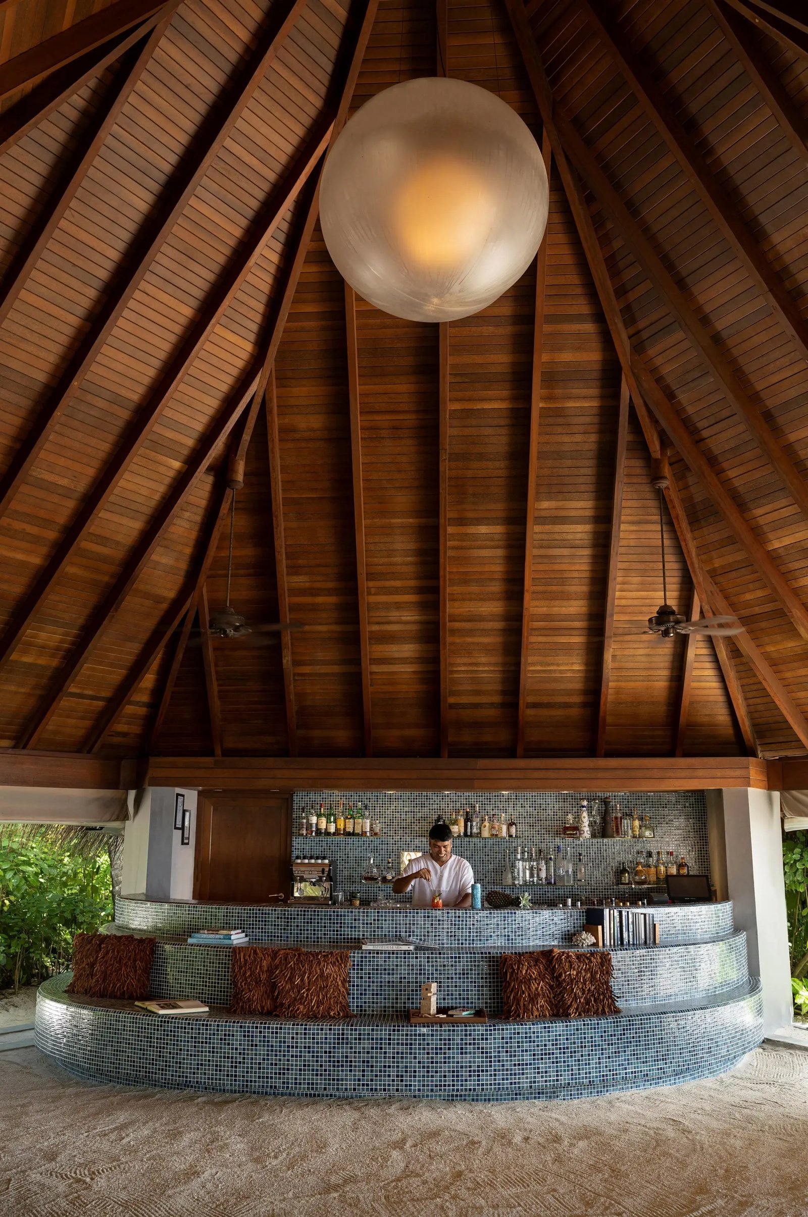 Huvafen Fushi, at the table