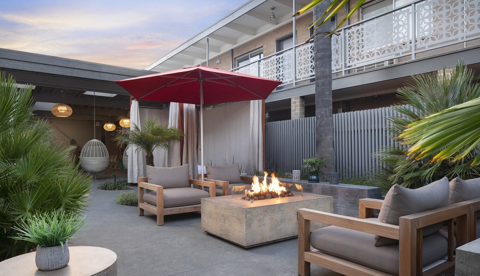 Dr. Wilkinson's Backyard Resort & Mineral Springs, vibe