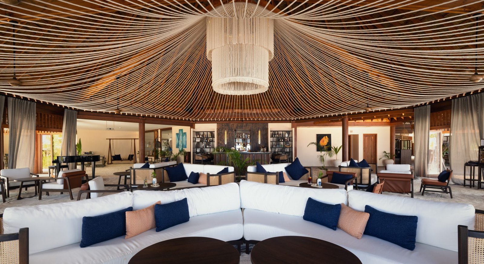 V Villas Maldives at Mirihi, eat & drink
