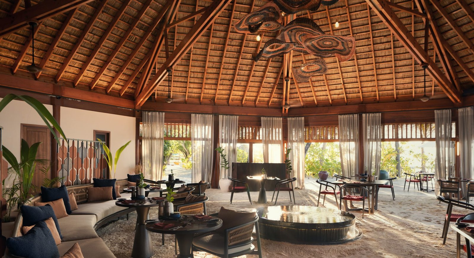 V Villas Maldives at Mirihi, eat & drink