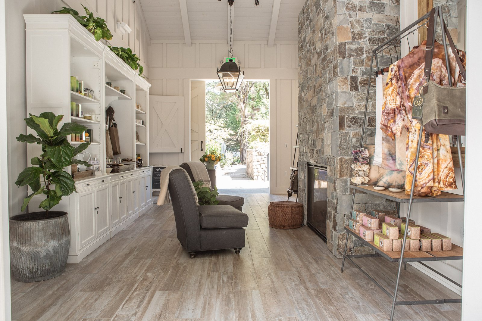 Farmhouse Inn, vibe