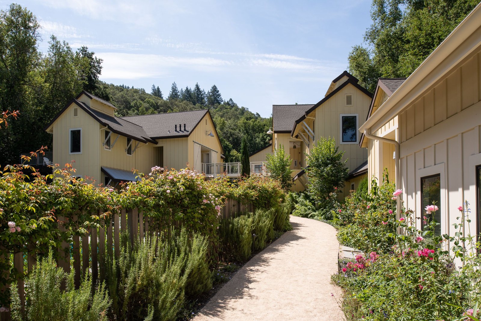 Farmhouse Inn, vibe