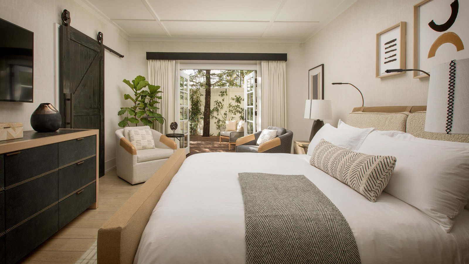 MacArthur Place, rooms