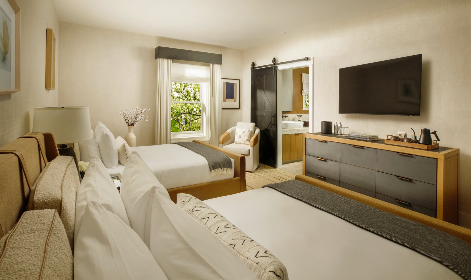 MacArthur Place, rooms