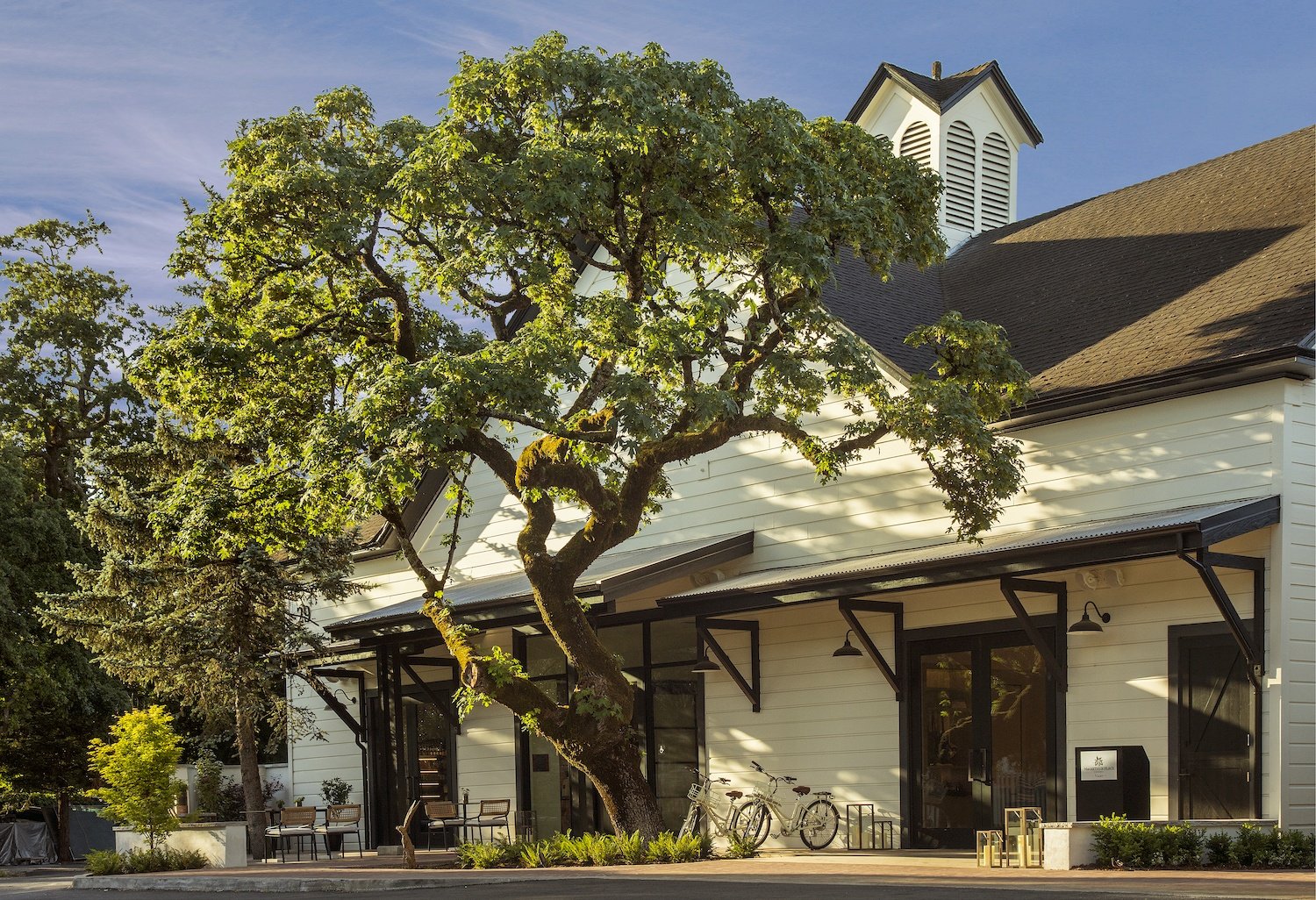 MacArthur Place, backstory