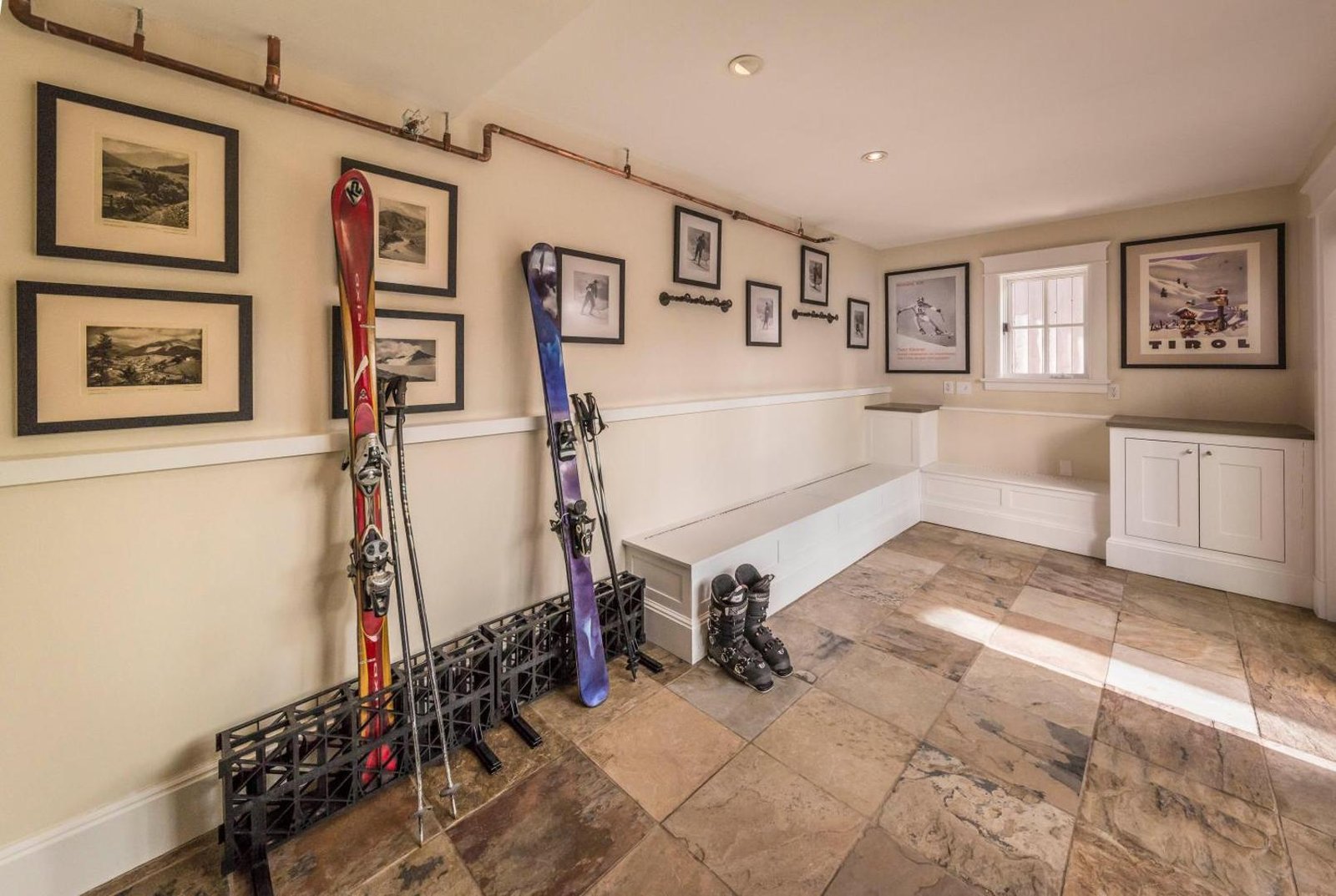 Dunton Town House, vibe