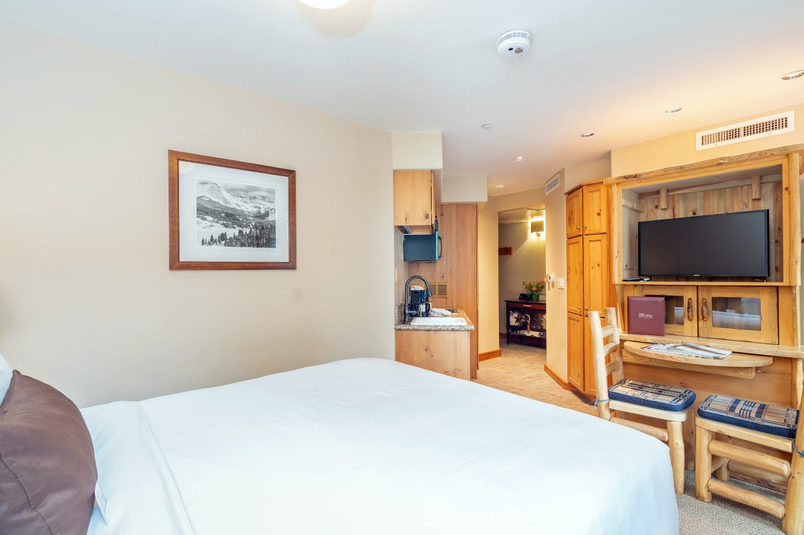 Inn at Lost Creek, rooms