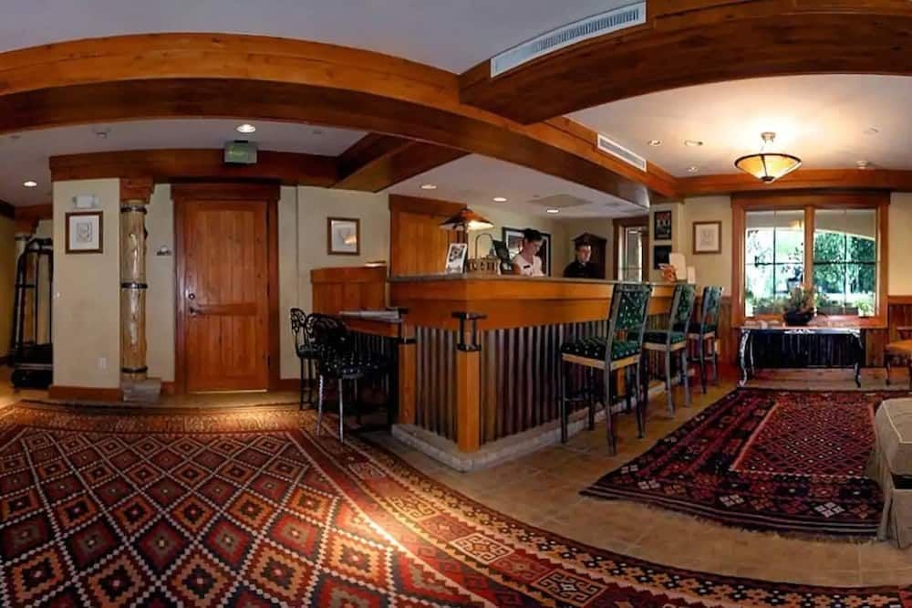 Inn at Lost Creek, vibe