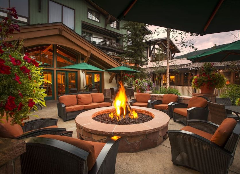 The Lodge at Vail, vibe