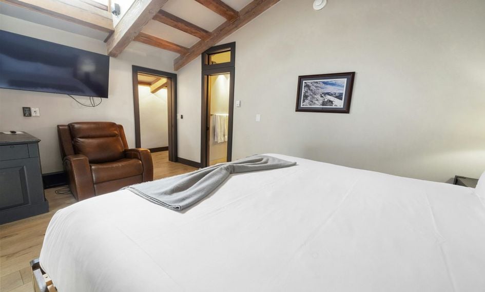 The Lodge at Vail, rooms