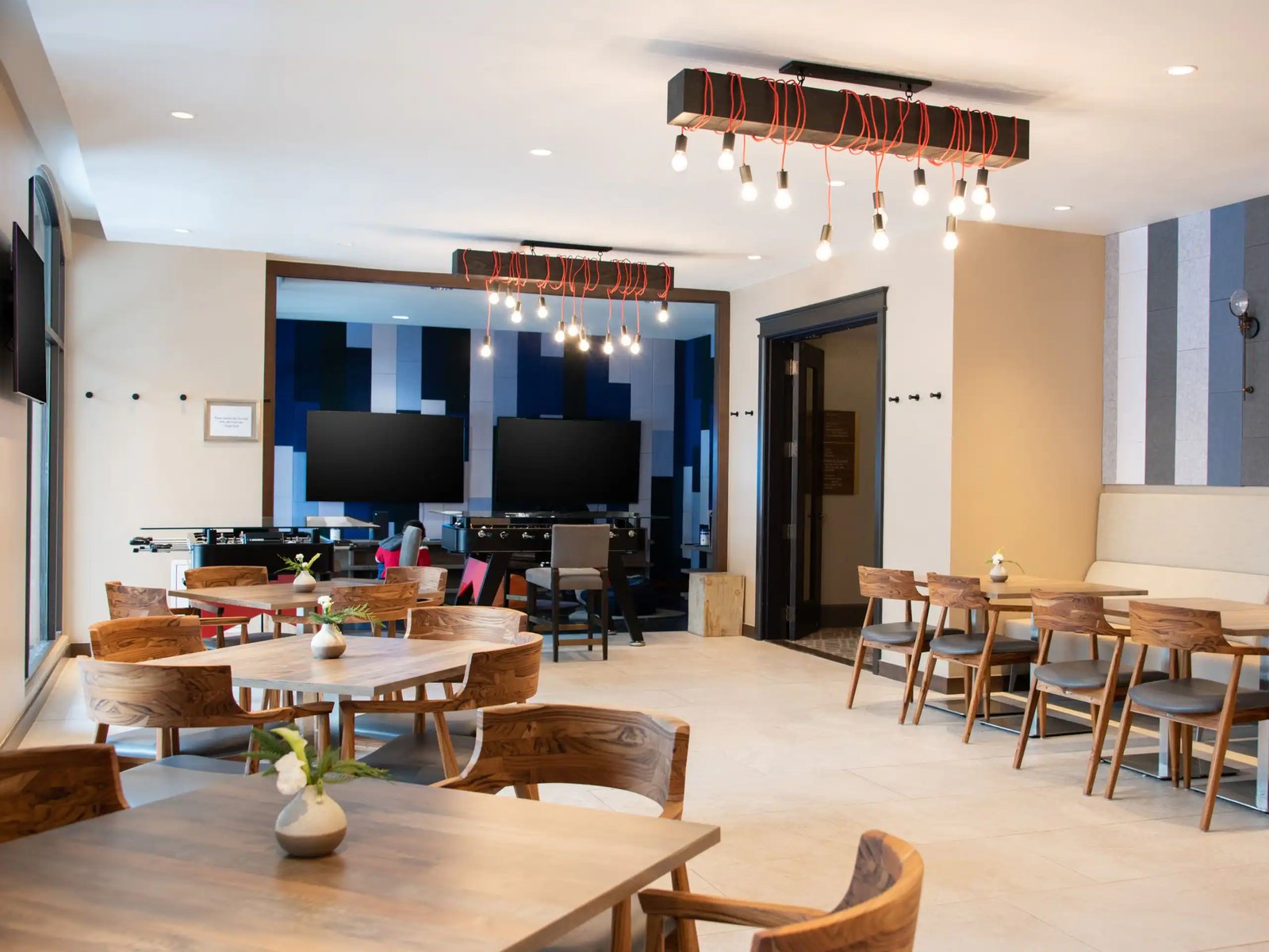 Grand Hyatt Vail Resort and Spa, gore creek market