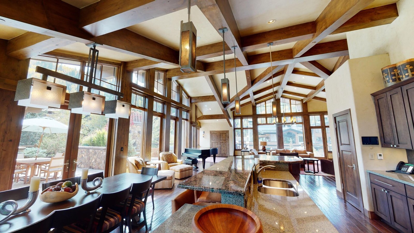 Manor Vail Lodge, rooms