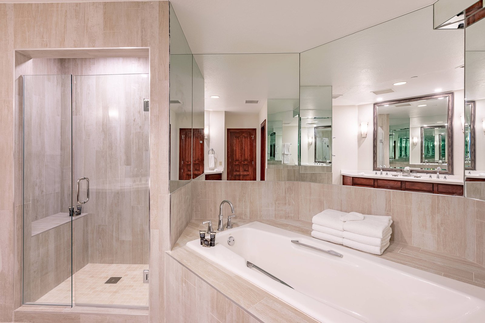 Beaver Creek Lodge, rooms