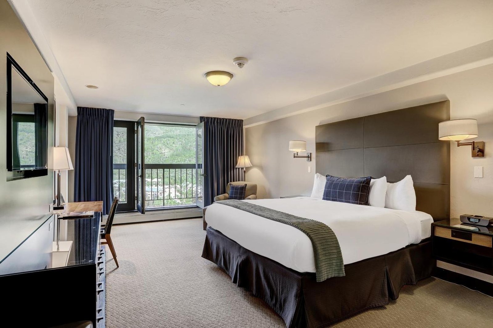 The Pines Lodge, rooms