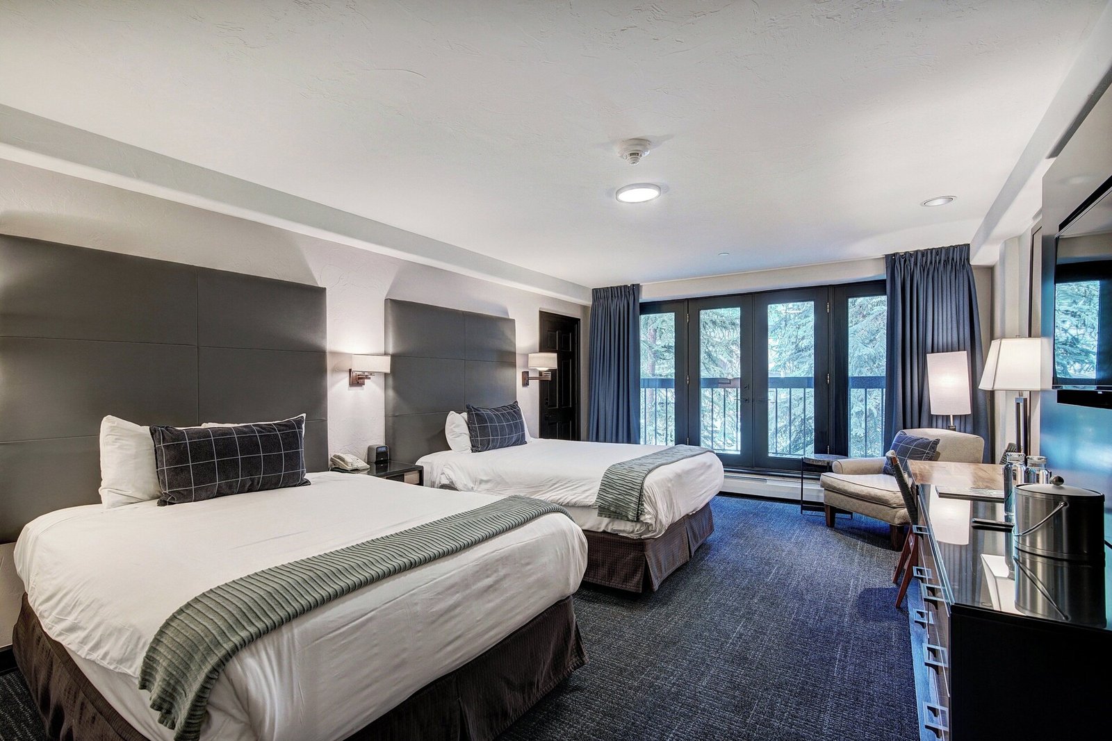 The Pines Lodge, rooms