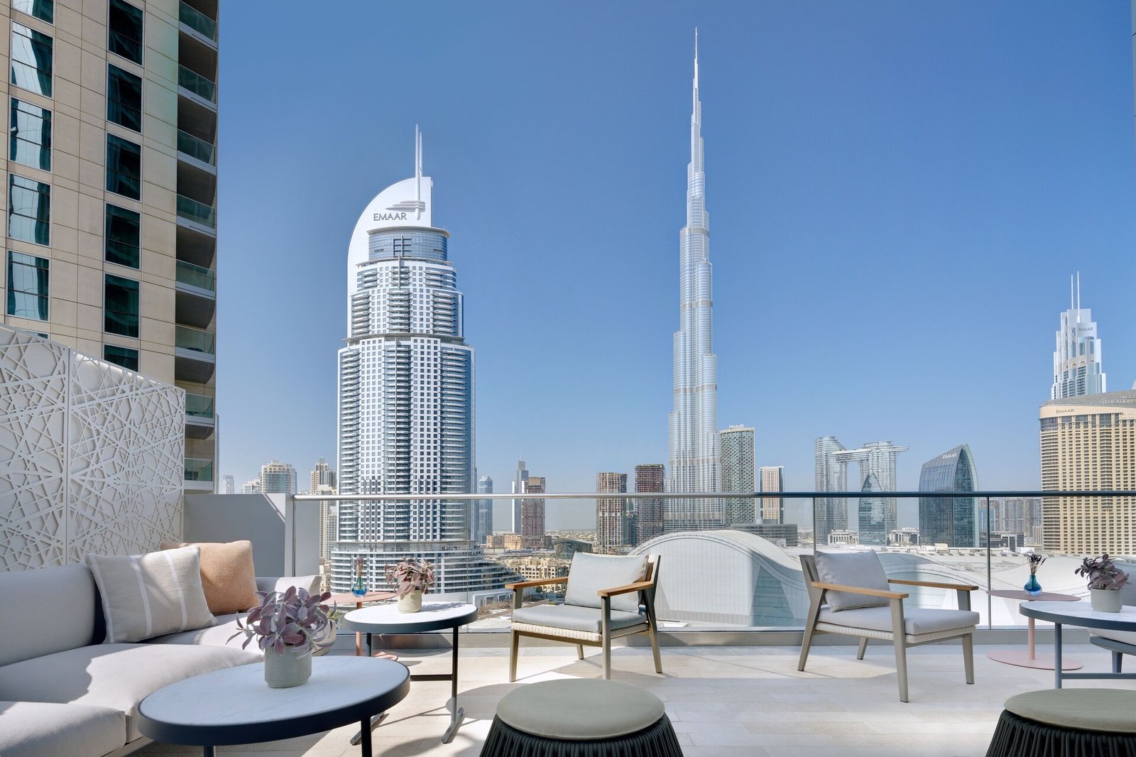 Address Dubai Mall Hotel, vibe
