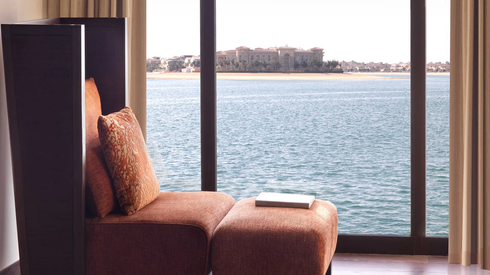 Anantara The Palm Dubai Resort, vibe