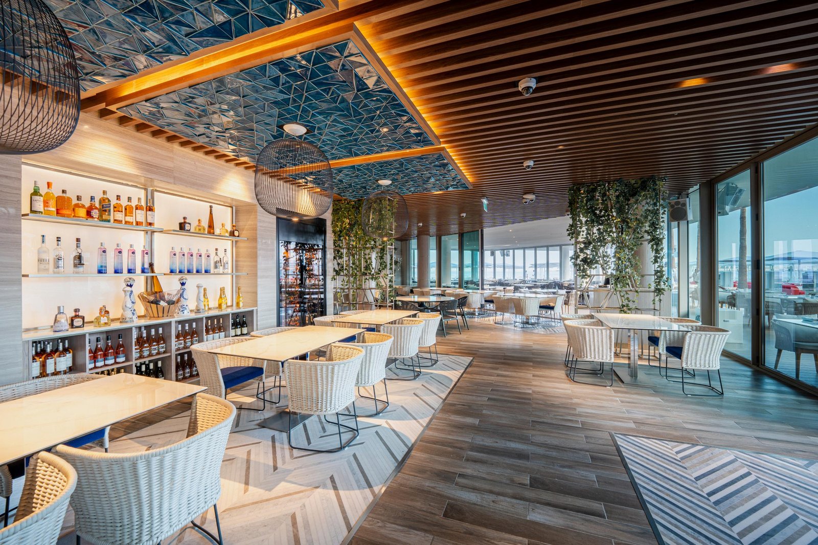 FIVE LUXE JBR, eat & drink