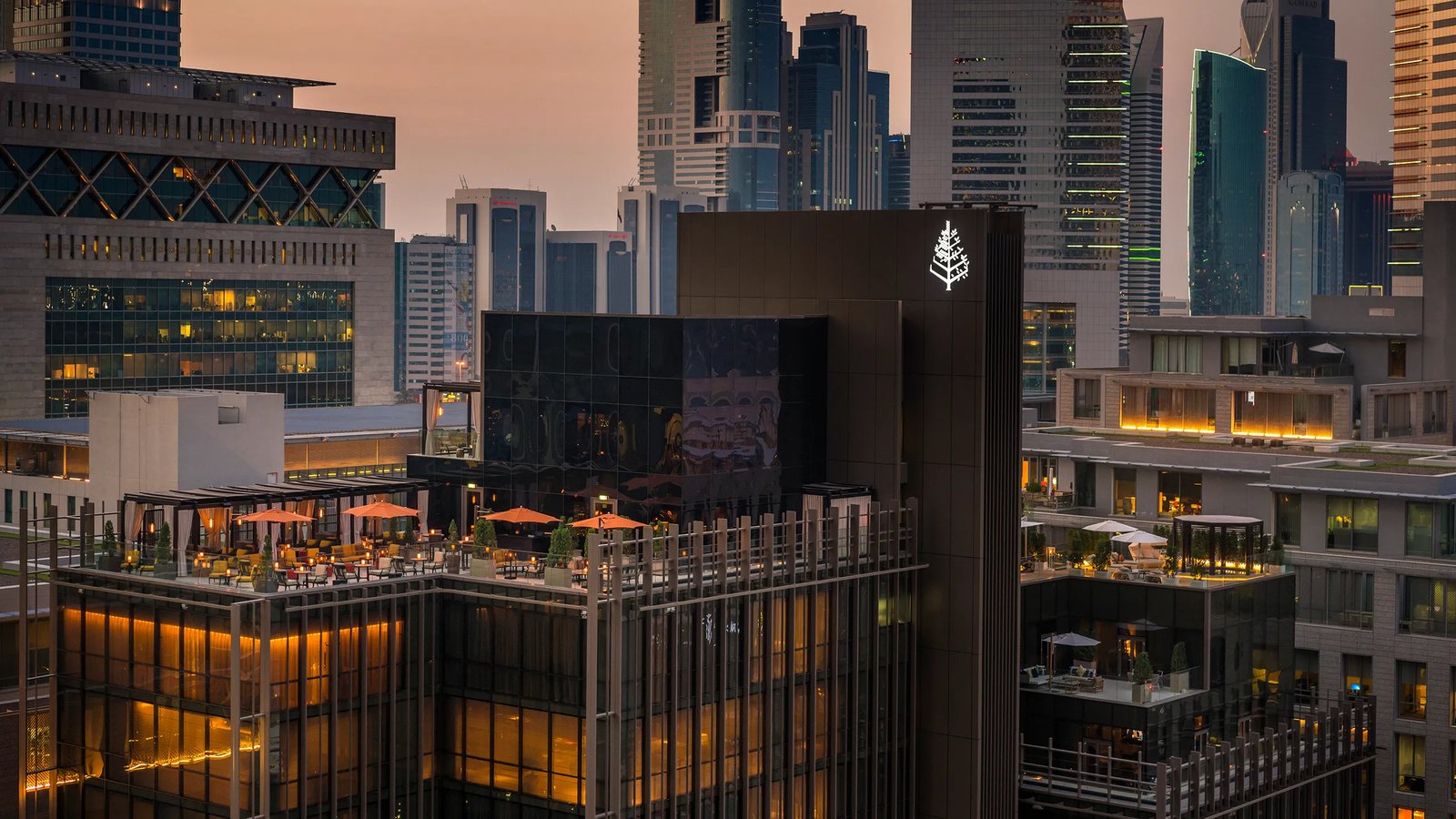 Four Seasons Hotel Dubai International Financial Centre, eat & drink