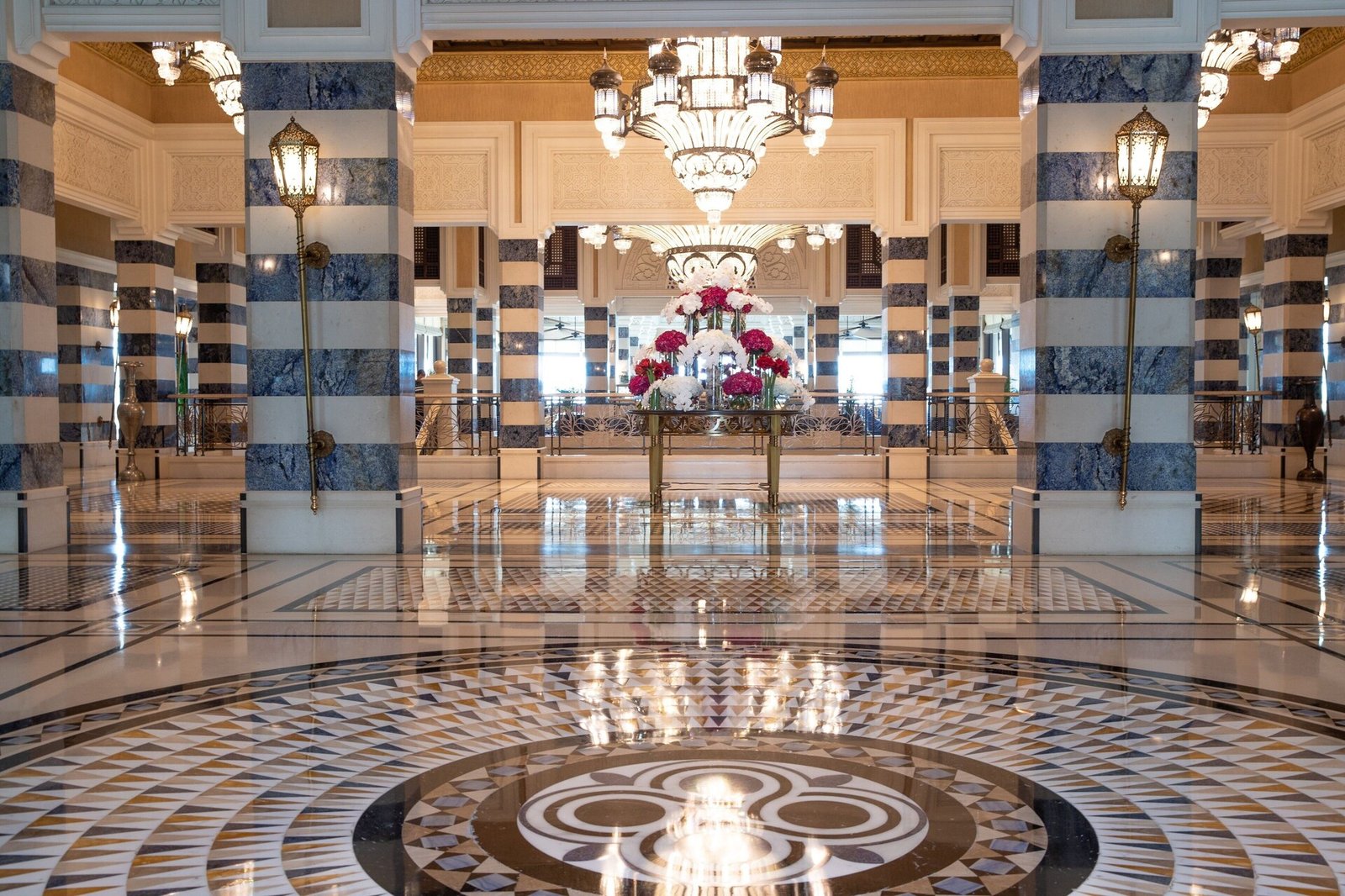Jumeirah Al Qasr, vibe