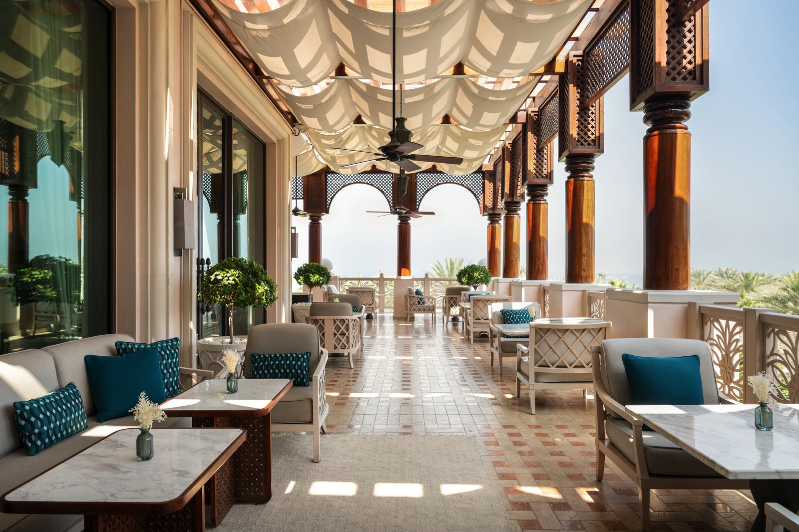 Jumeirah Al Qasr, vibe
