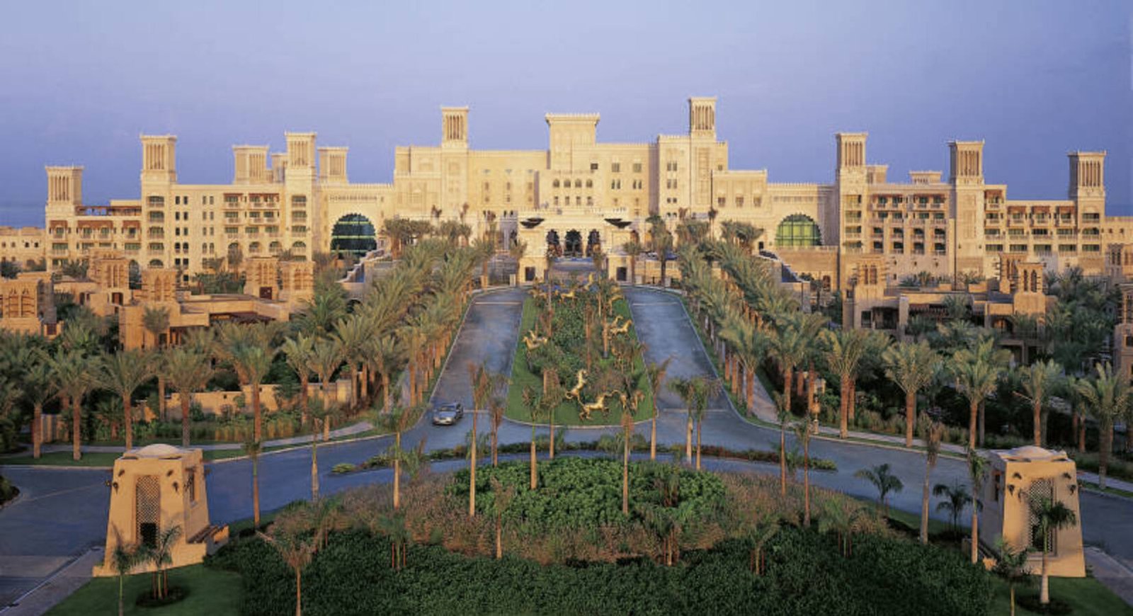 Jumeirah Al Qasr, backstory