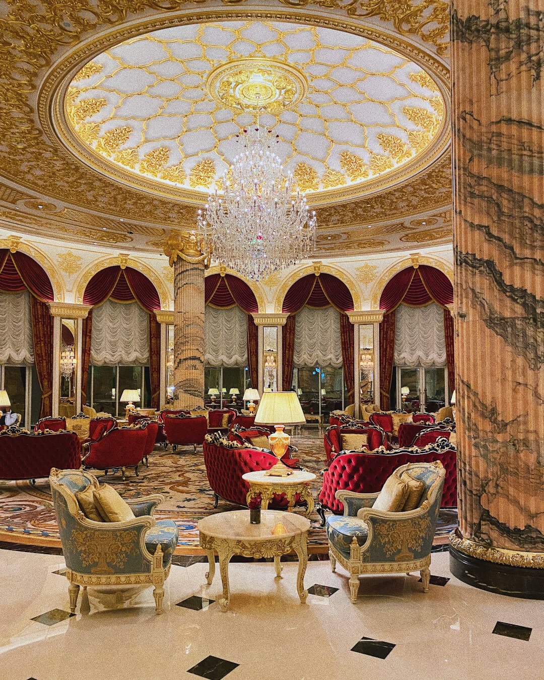 Raffles The Palm Dubai, vibe