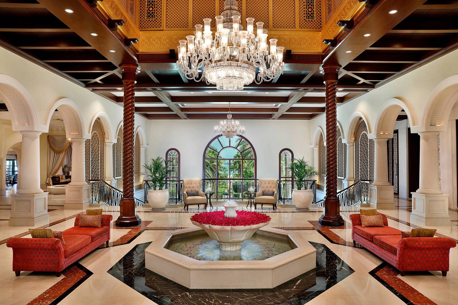 The Ritz-Carlton, Dubai, vibe