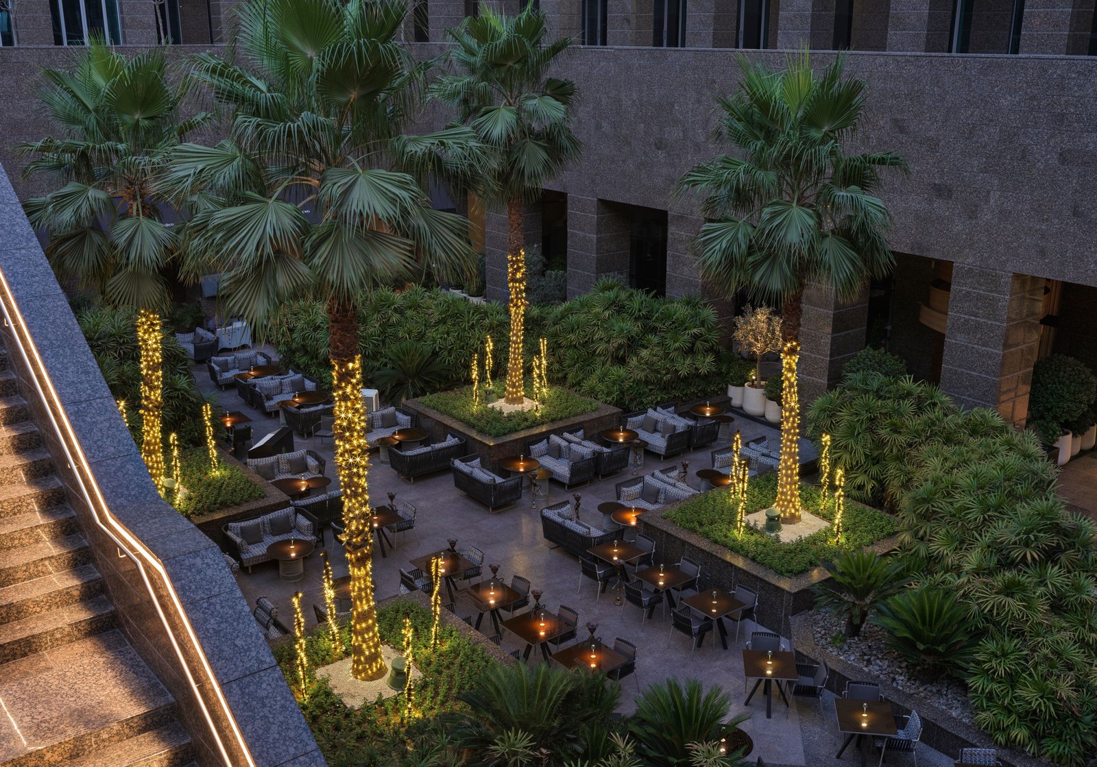 The Ritz-Carlton, Dubai International Financial Centre, vibe