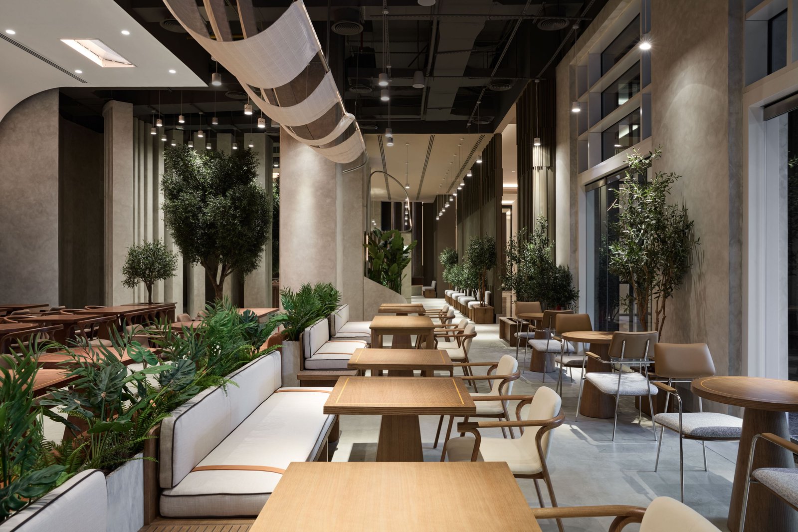 The Ritz-Carlton, Dubai International Financial Centre, eat & drink