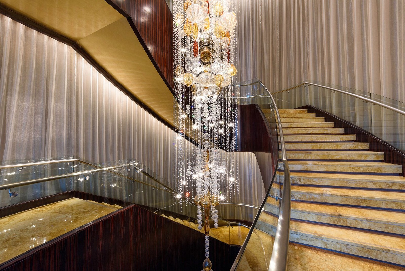 Shangri-La Dubai, vibe