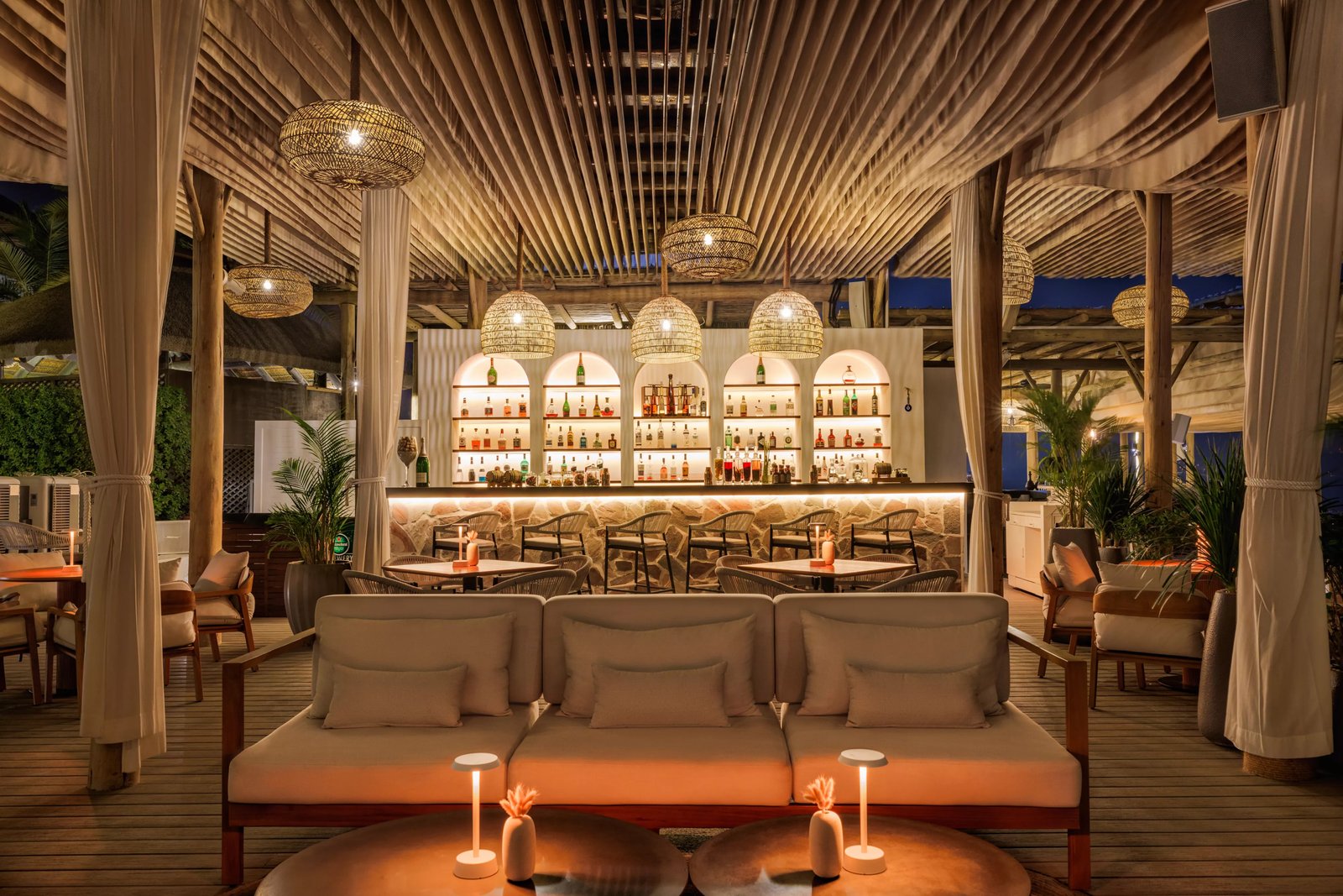 Sofitel Dubai The Palm, laguna beach taverna & lounge