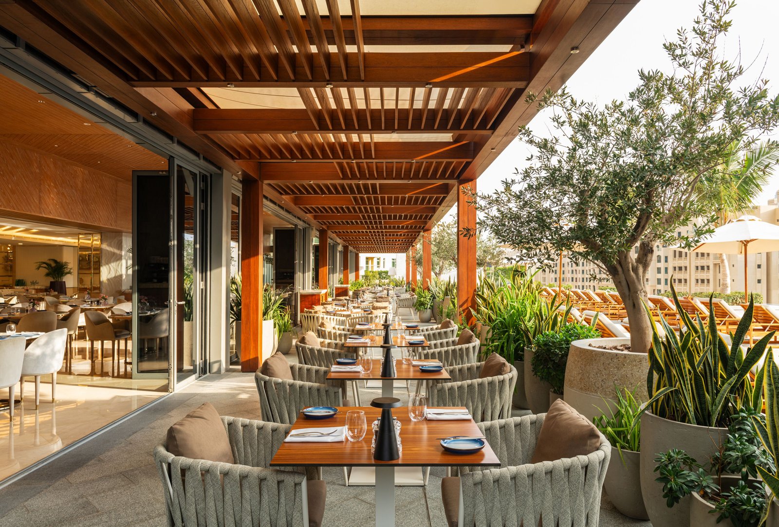 The St. Regis Dubai, The Palm, vibe