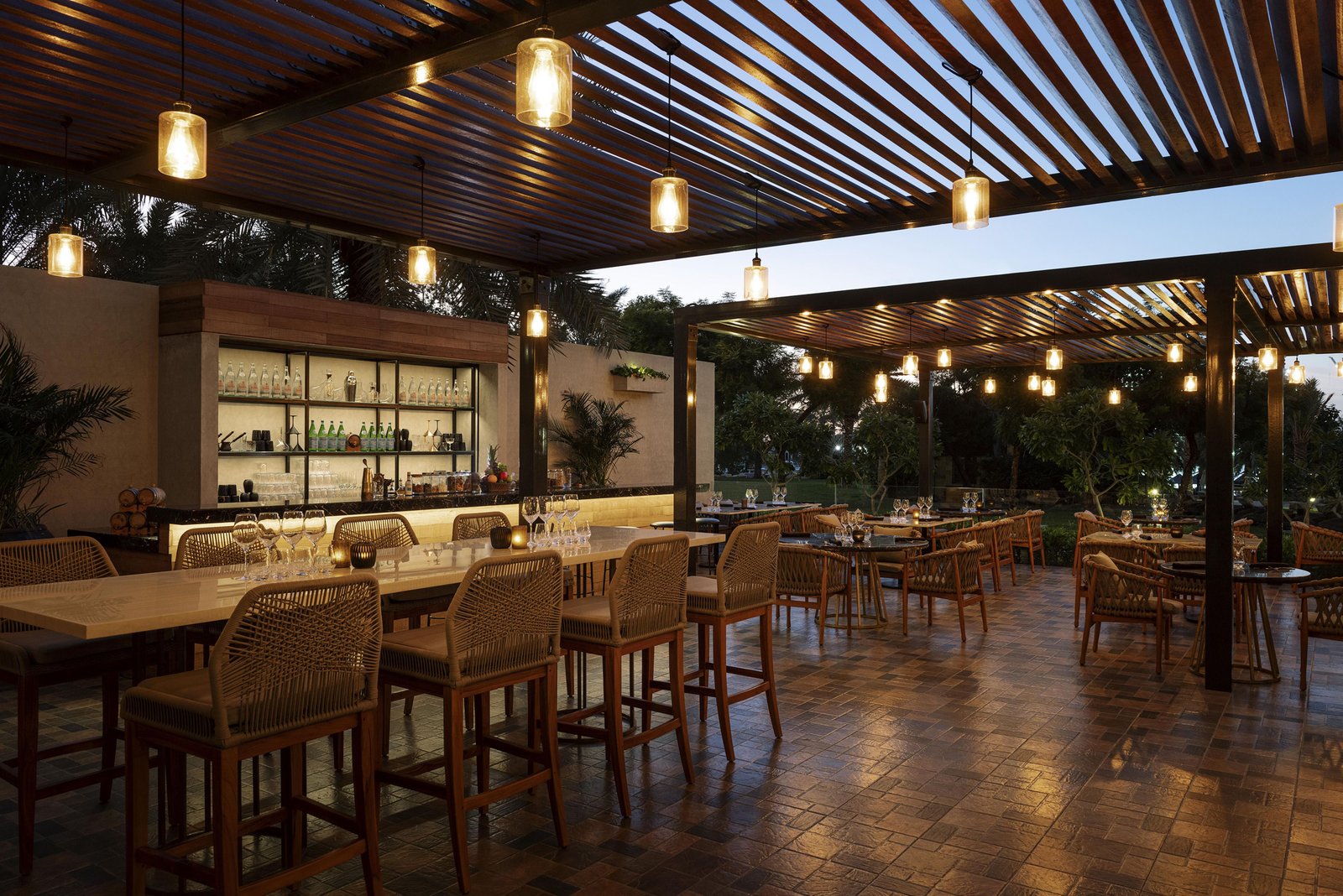 W Dubai – Mina Seyahi, eat & drink