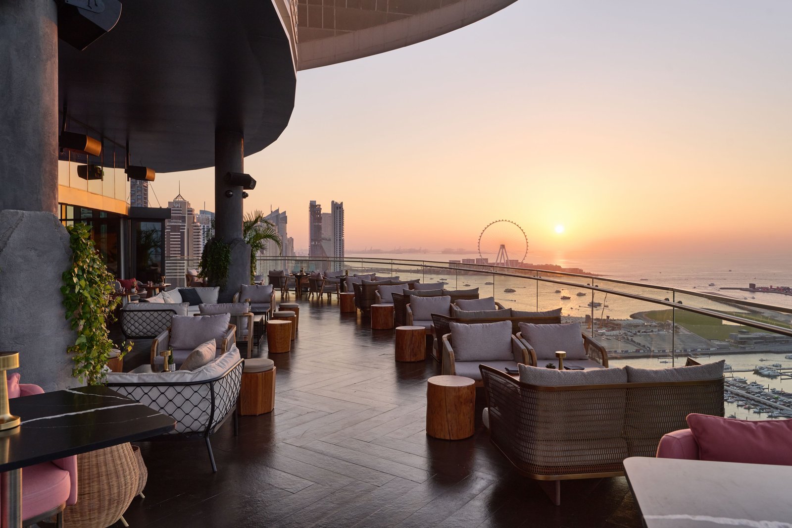 W Dubai – Mina Seyahi, vibe