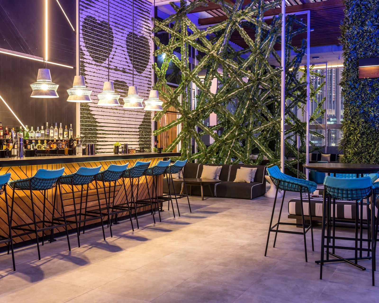 Waldorf Astoria Dubai International Financial Centre, eat & drink