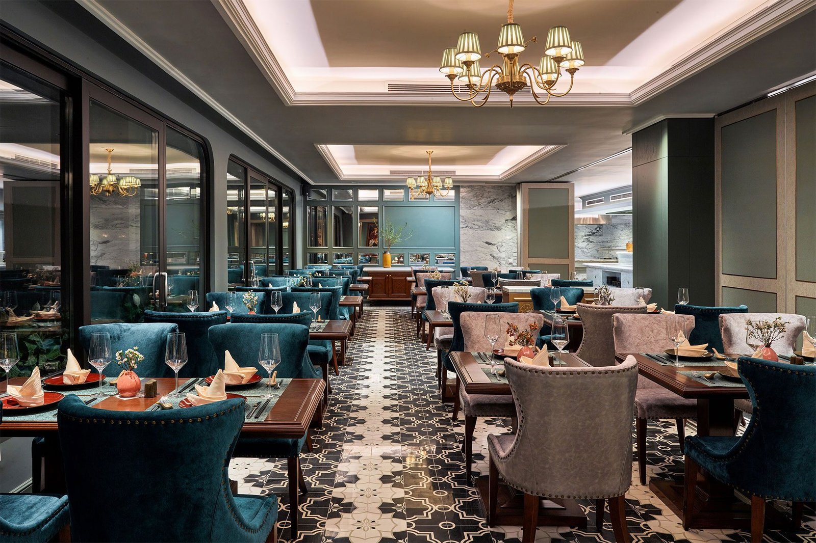 Peridot Grand Luxury Boutique Hotel, eat & drink