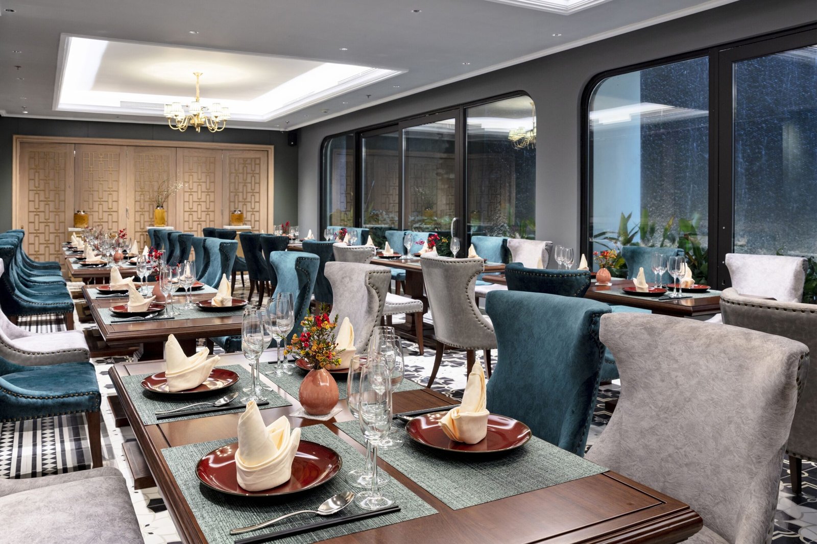Peridot Grand Luxury Boutique Hotel, eat & drink
