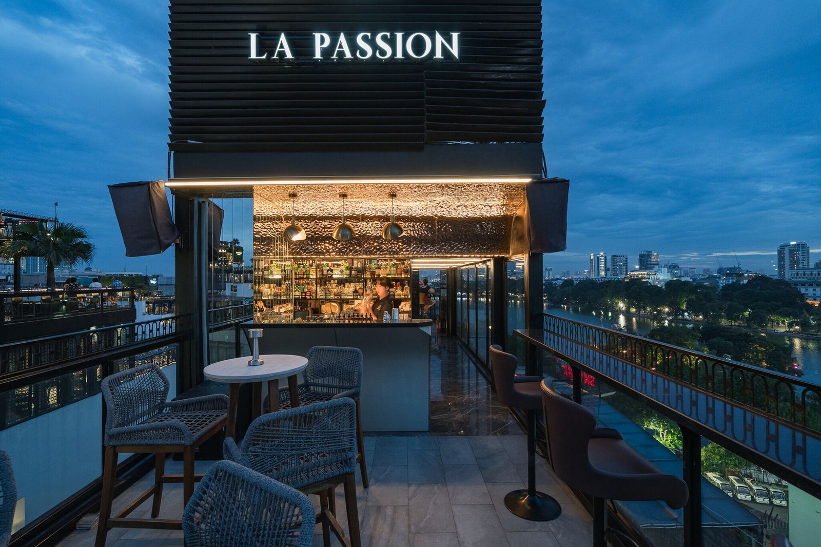 La Passion Premium Cau Go Hotel, eat & drink