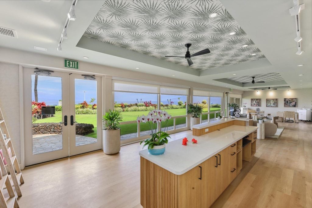 Royal Lahaina Resort & Bungalows, vibe