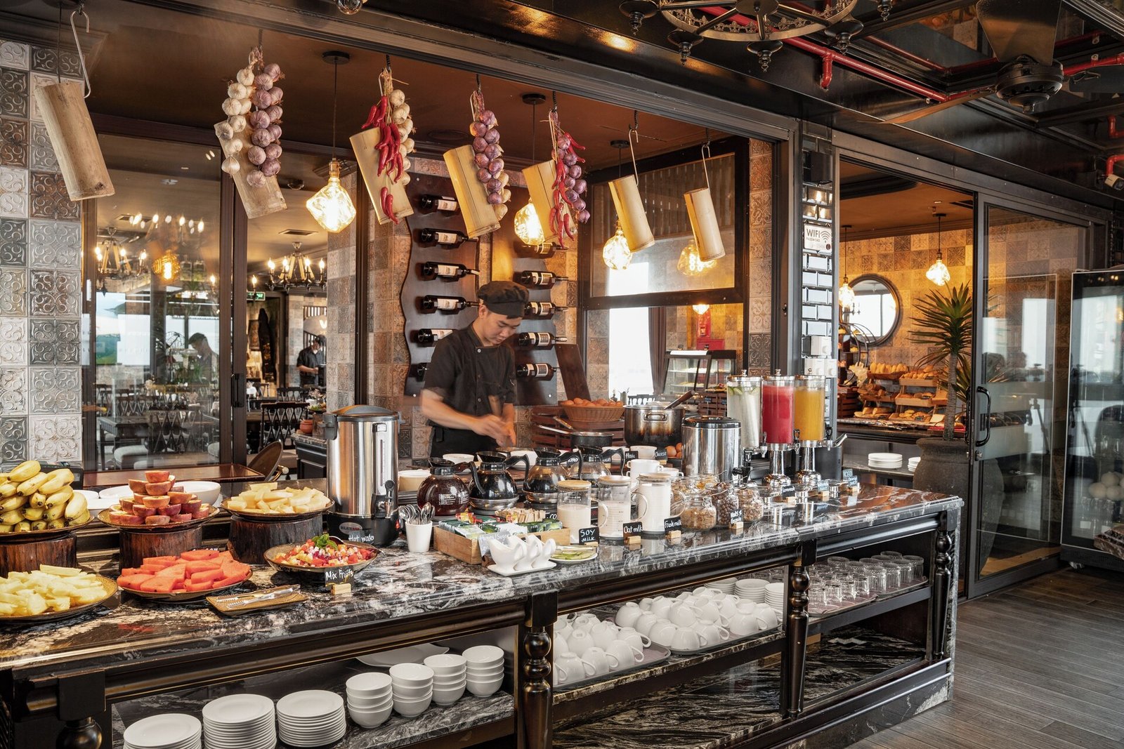 GM Premium Hotel, eat & drink