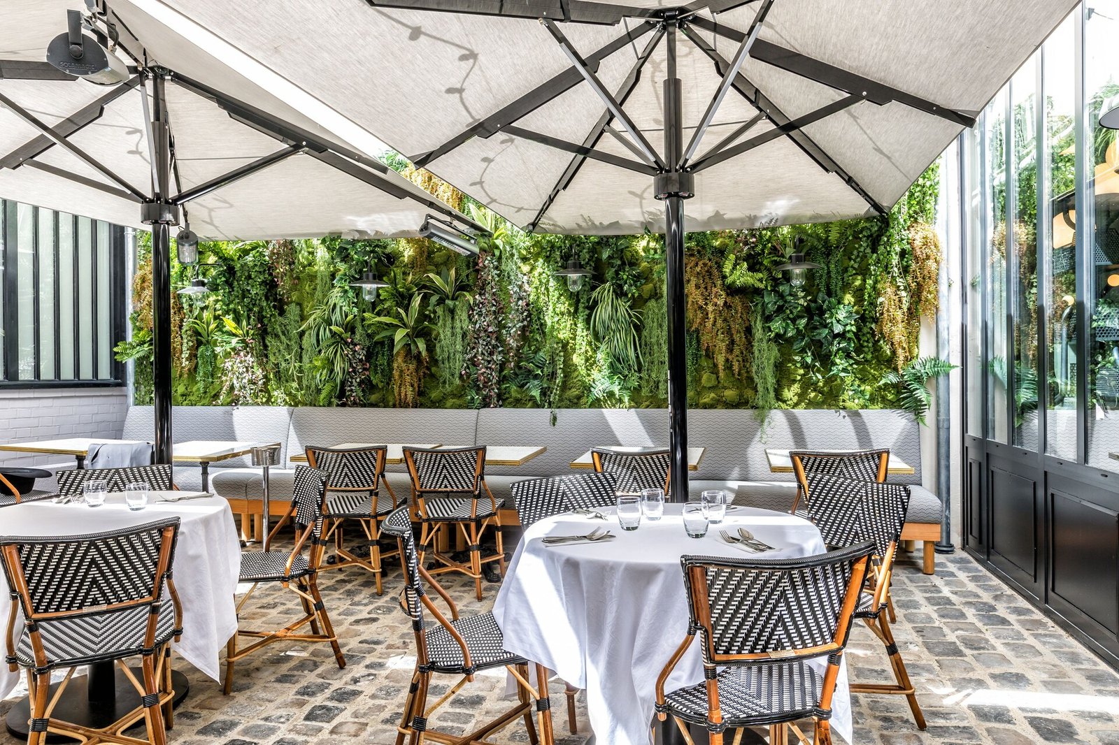 Hôtel Restaurant Au Boeuf Couronné, patio garden terrace
