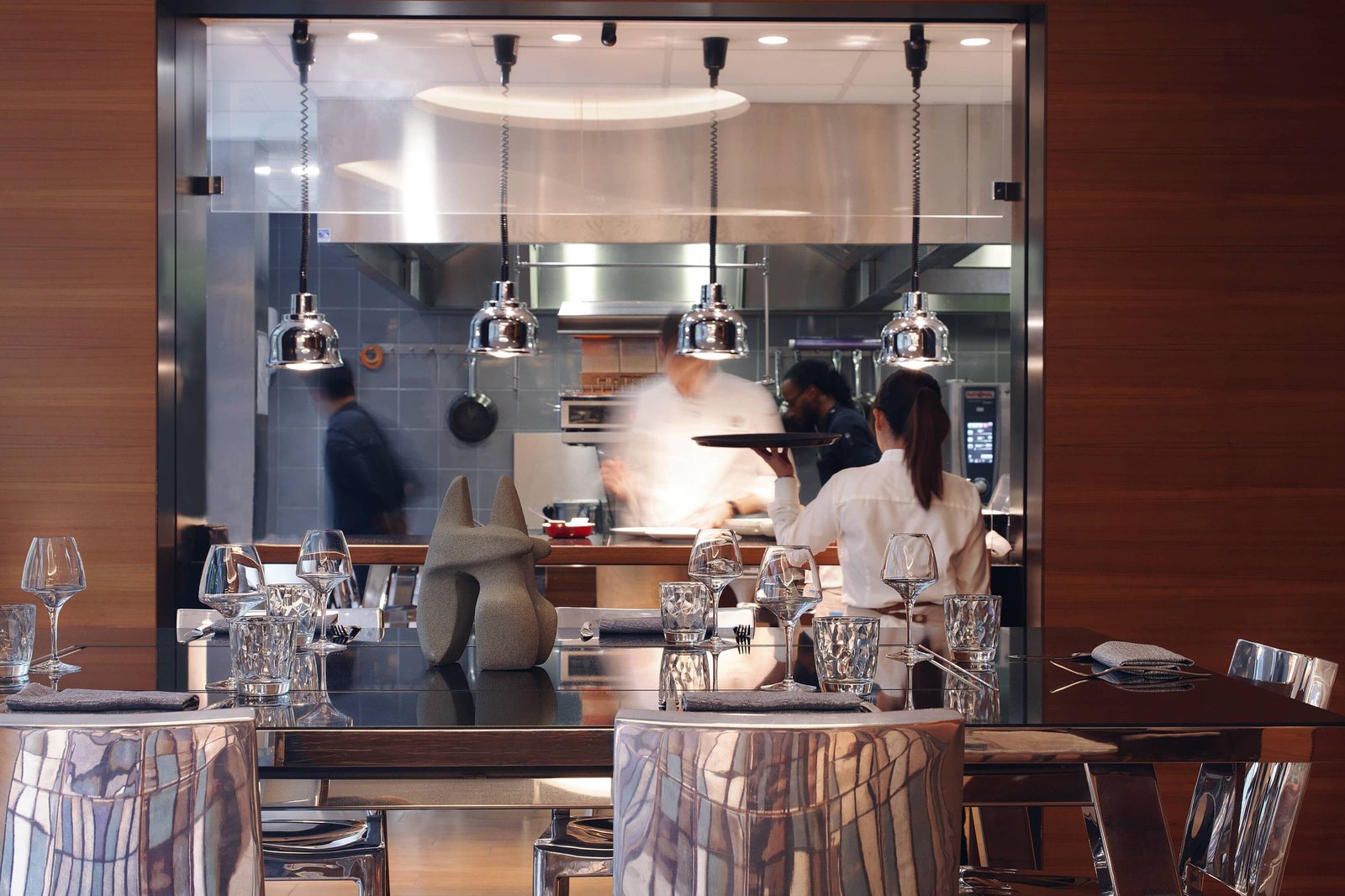 Renaissance Paris Republique Hotel, eat & drink