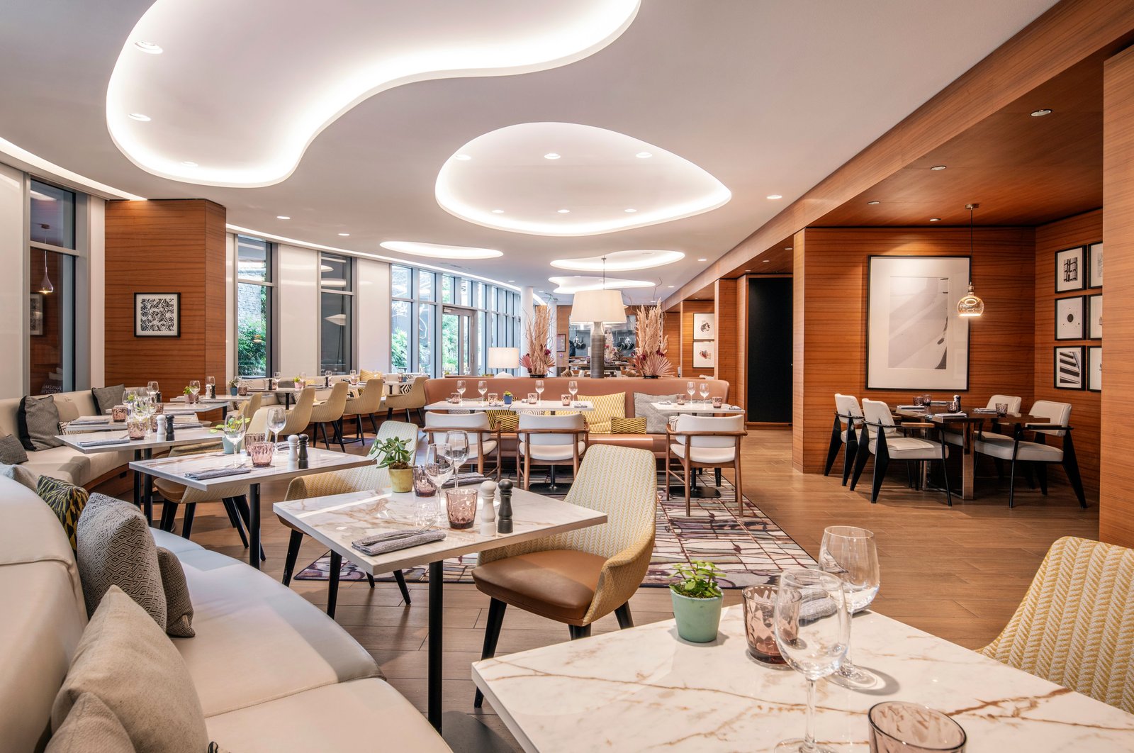 Renaissance Paris Republique Hotel, eat & drink