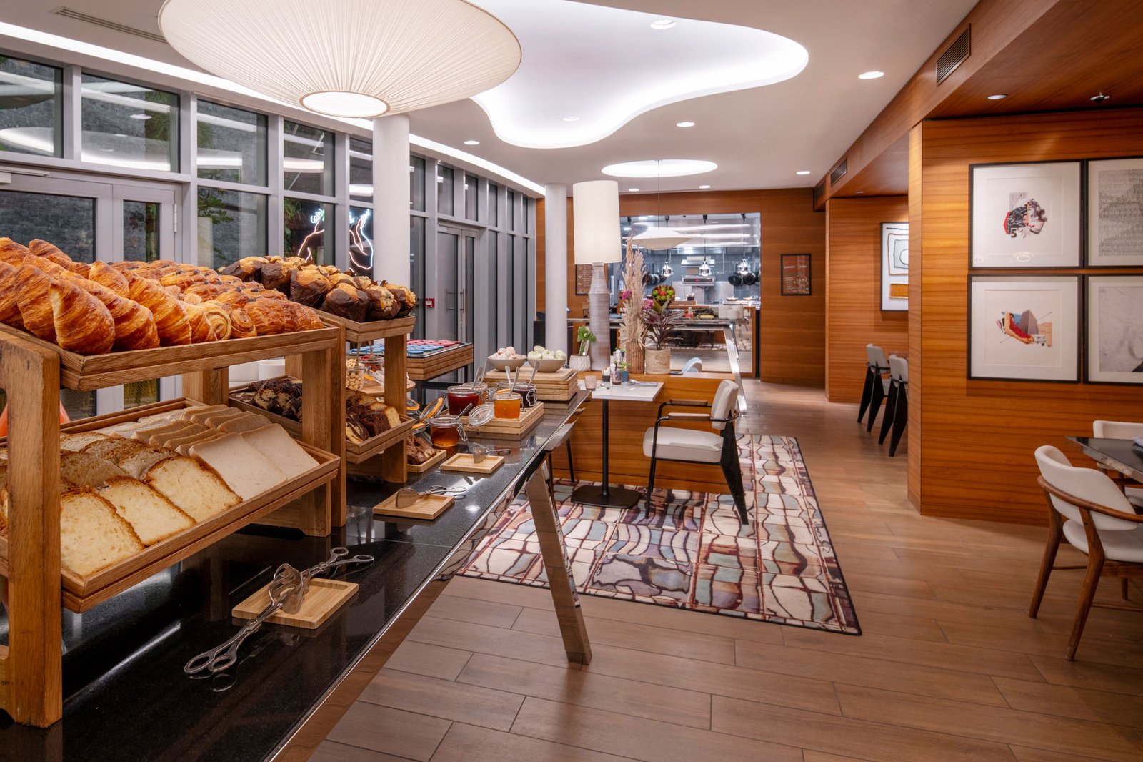 Renaissance Paris Republique Hotel, eat & drink