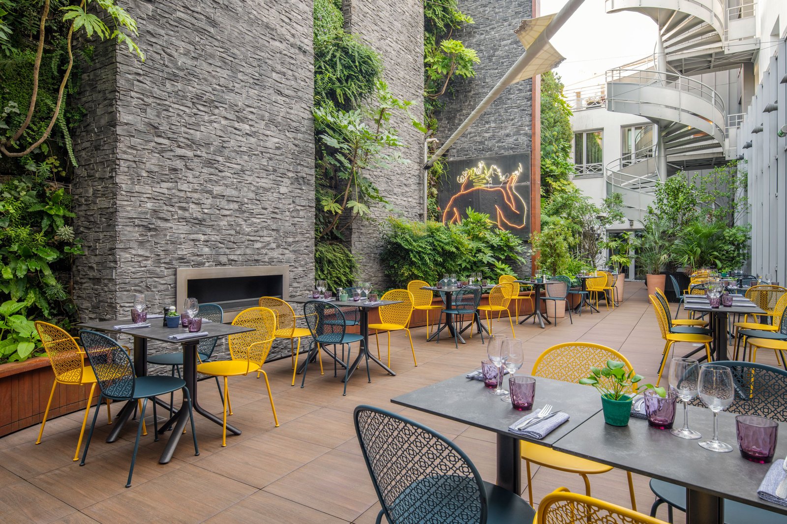 Renaissance Paris Republique Hotel, vibe