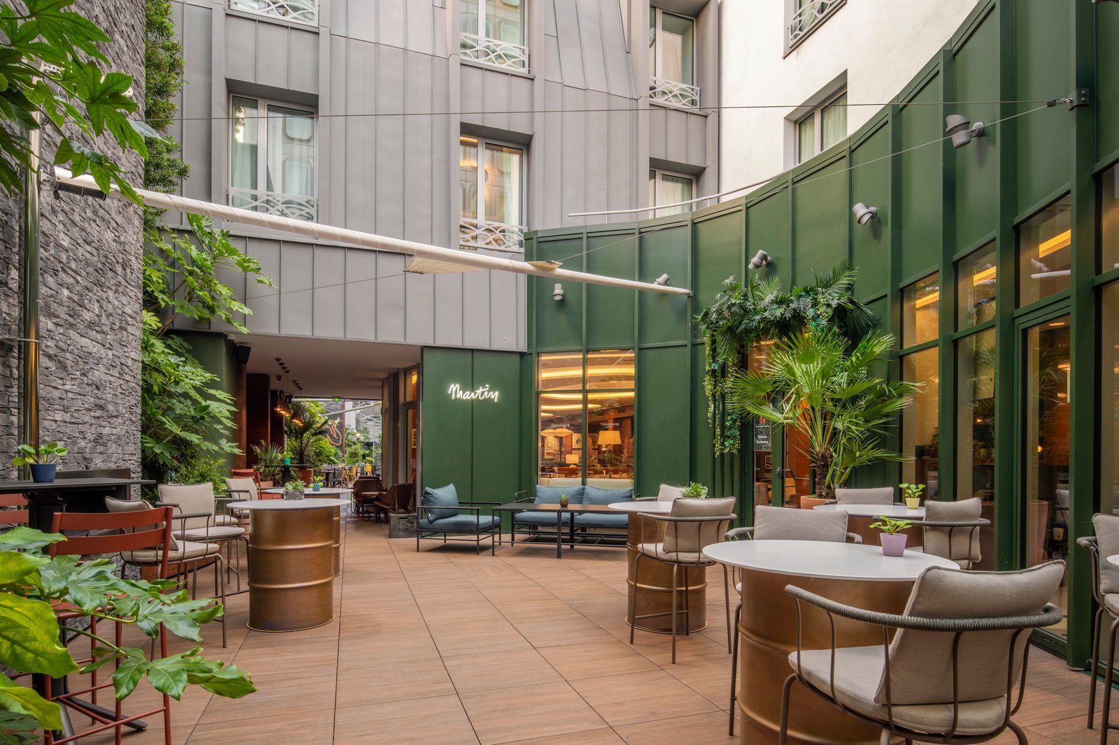 Renaissance Paris Republique Hotel, vibe
