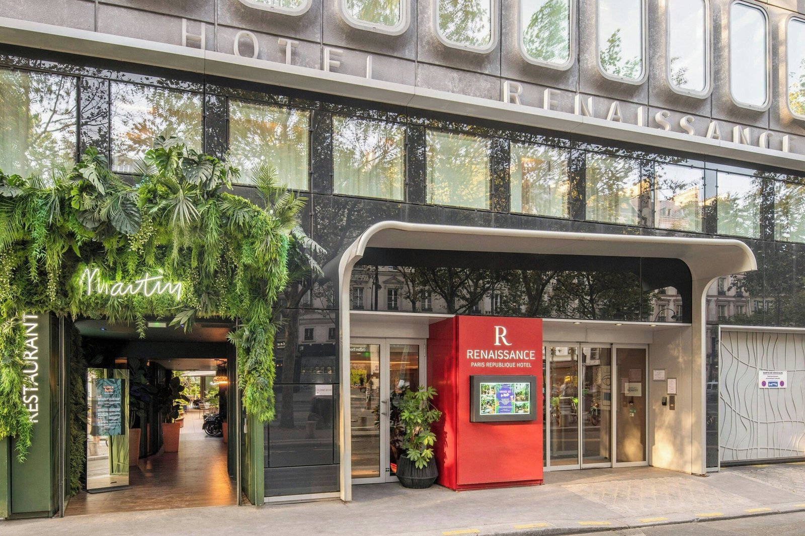 Renaissance Paris Republique Hotel, backstory