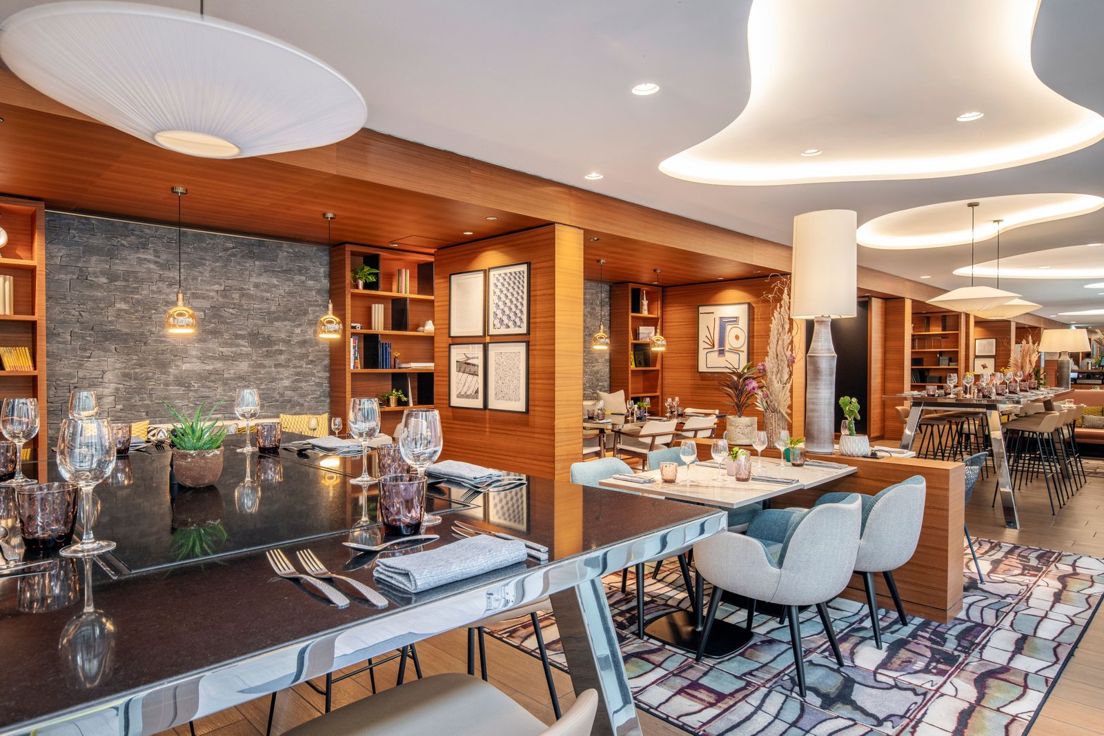 Renaissance Paris Republique Hotel, eat & drink